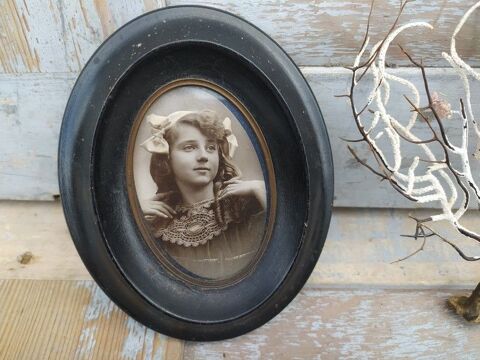 Portrait Fille Cadre Photo Ovale Bois Noirci Napol�on III 35 Loches (37)