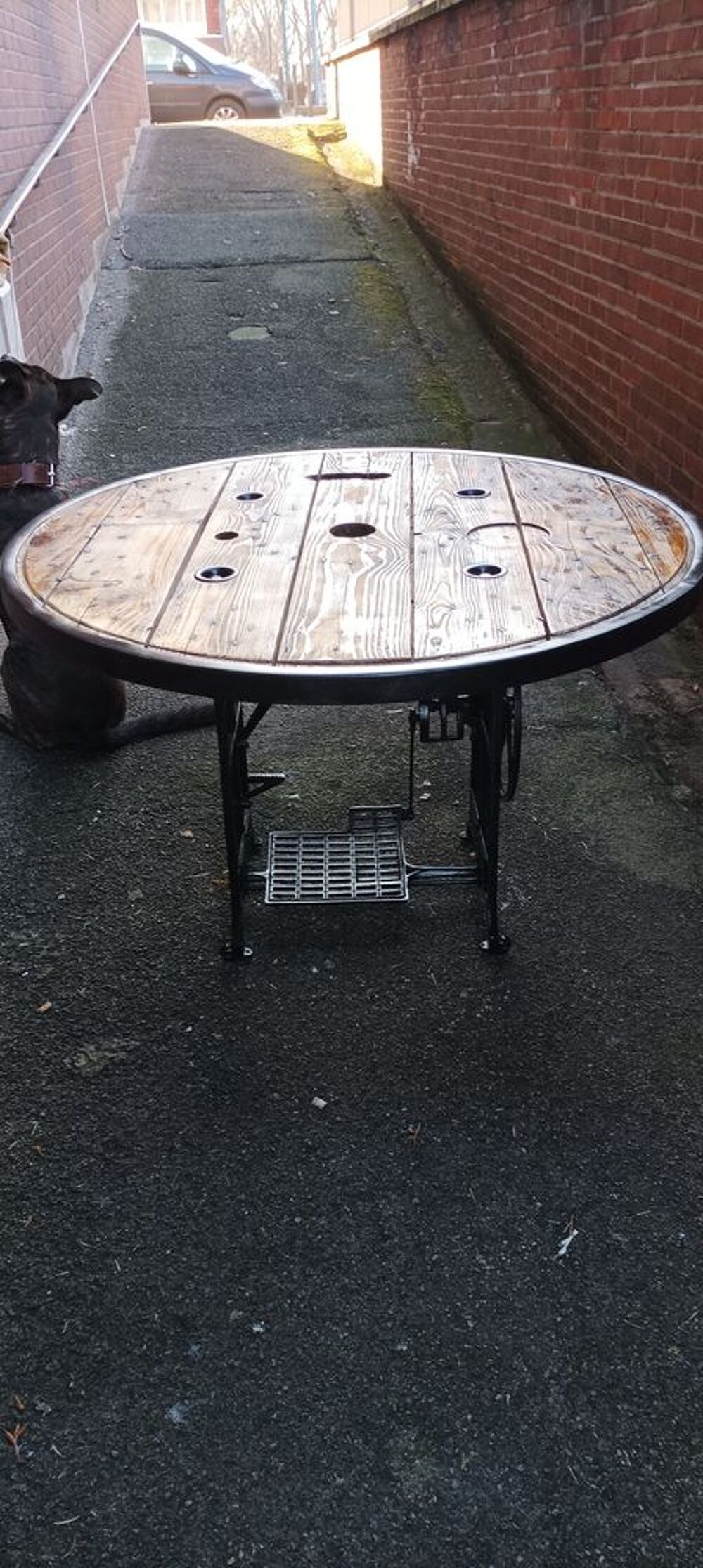 Table pied en fonte style bistrot, plateau de touret cercl&eacute; Meubles