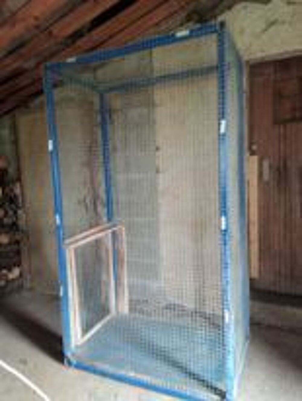   cages  