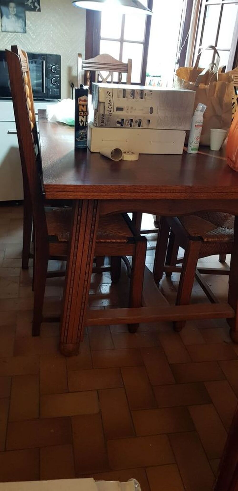Table &agrave; manger + 6 chaises en bois massif Meubles