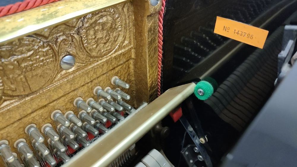 Piano droit SILENT Seiler 122 noir laqu&eacute; Instruments de musique