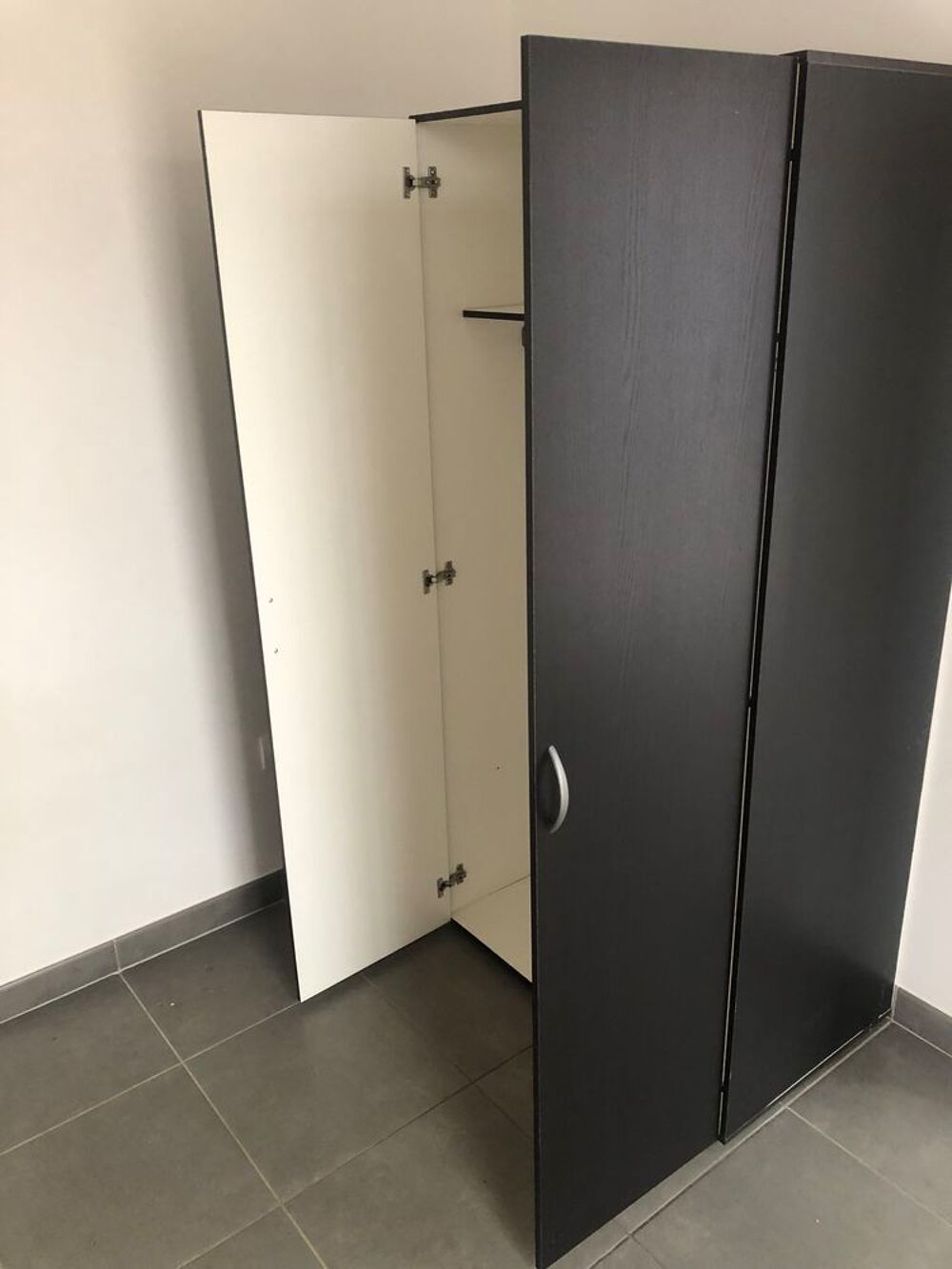 deux armoires Meubles