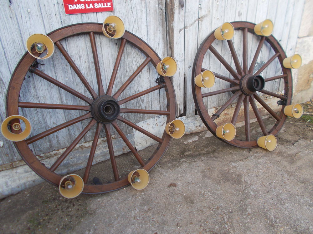  2 roues de charrette de 1 m 25 de diam&egrave;tre faire un prix Décoration