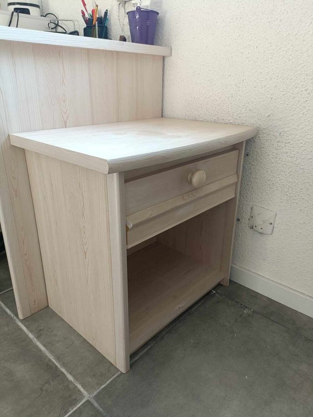 2 tables de chevet en bois plein Meubles