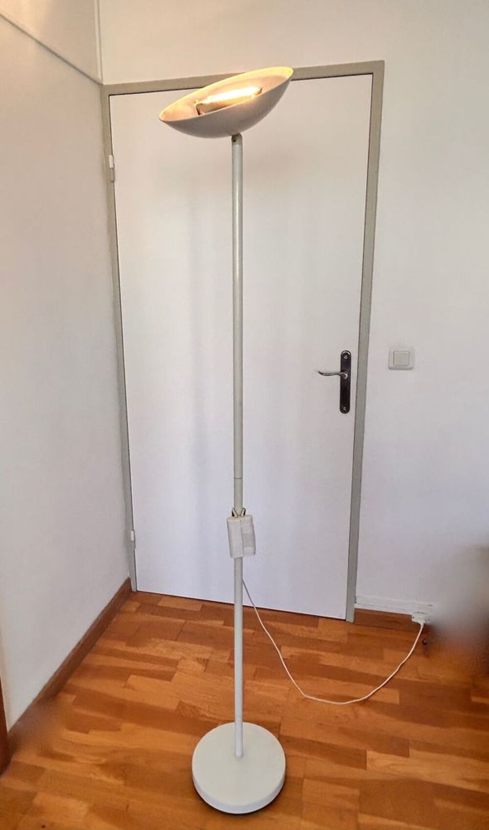 Lampadaire halog&egrave;ne blanc + 1 ampoule supll&eacute;mentaire Décoration
