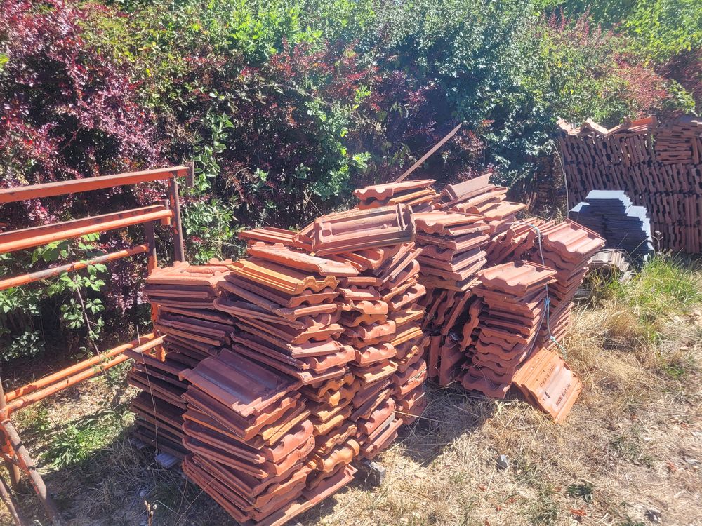 TUILES ET FAITAGE Bricolage