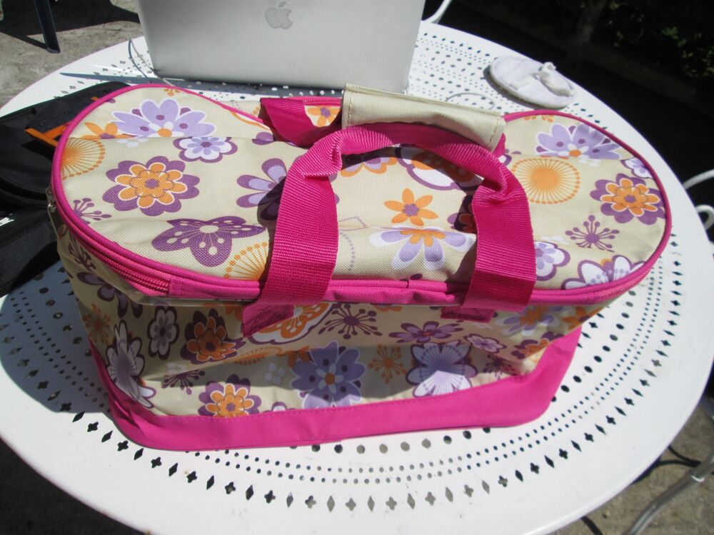 Sac de voyage ou pique-nique rose et &agrave; fleurs Neuf Maroquinerie
