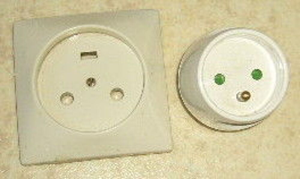 Socle 2P+T 20A et prise de terre LEGRAND, blanc Bricolage