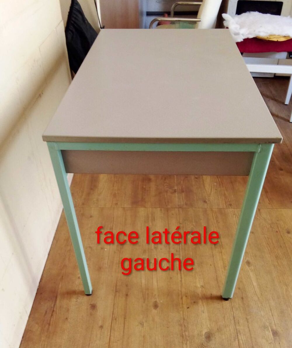 vendre bureau d'&eacute;tudes de couleur grise avec bordures m&eacute;talliques bleu claire Meubles