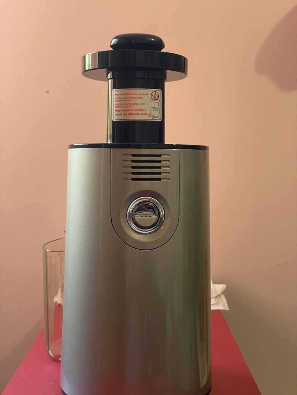 - [ ] Extracteur de jus Omega VSJ843RS €" Jus maison ultra vitamin&eacute; ! Electroménager