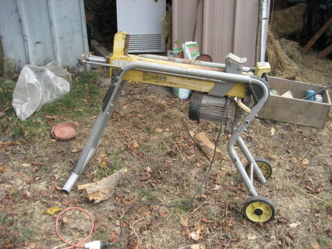 fendeuse de buches 200 Bors Canton de Baignes-Sainte-Radegonde (16)