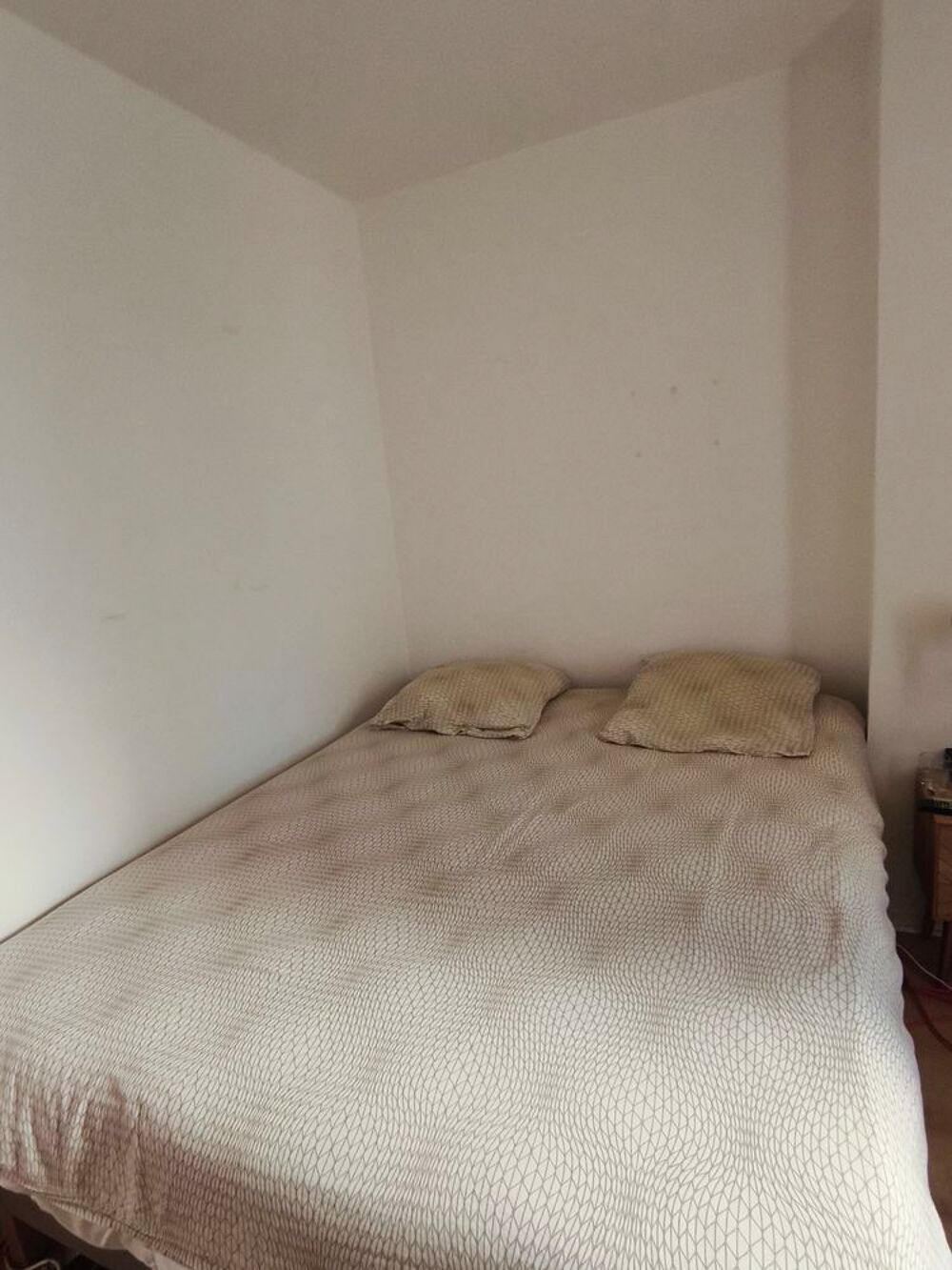 lit 2 place en tr&egrave;s bon &eacute;tat sommier + matelas 160x200 Meubles
