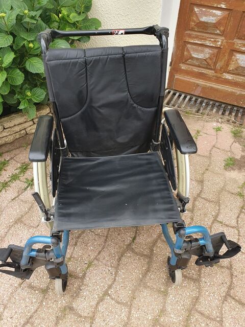 Fauteuil roulant plus une chaisse pot  559 Corbas (69)