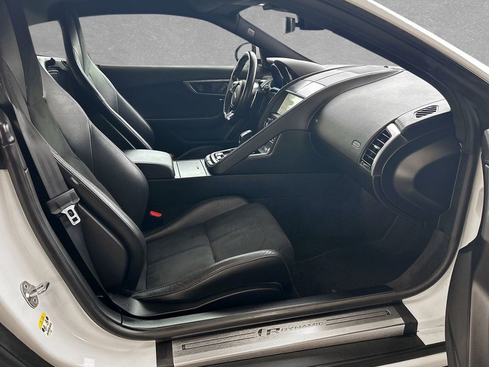 F-Type Coup&eacute; 2L Essence 300 ch BVA8 R-Dynamic 2019 occasion 69007 Lyon