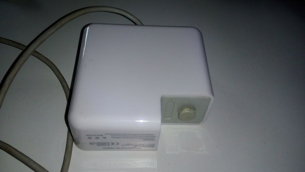 chargeur mc book mod 2007 peu servi Matériel informatique