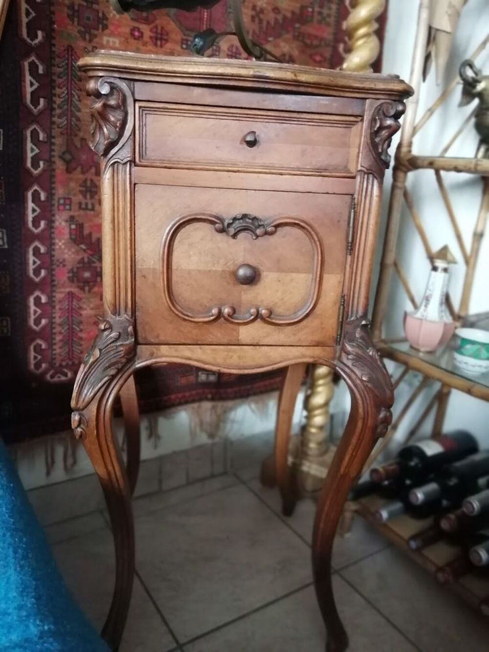 Lit rococo et table de chevet Meubles