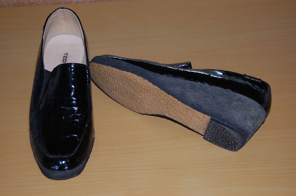 Chaussures en cuir verni noir Chaussures