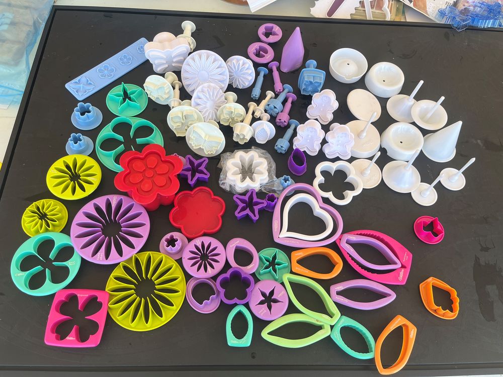 Lot de plus de 70 emportes pi&egrave;ces motifs fleurs pour g&acirc;teaux Cuisine