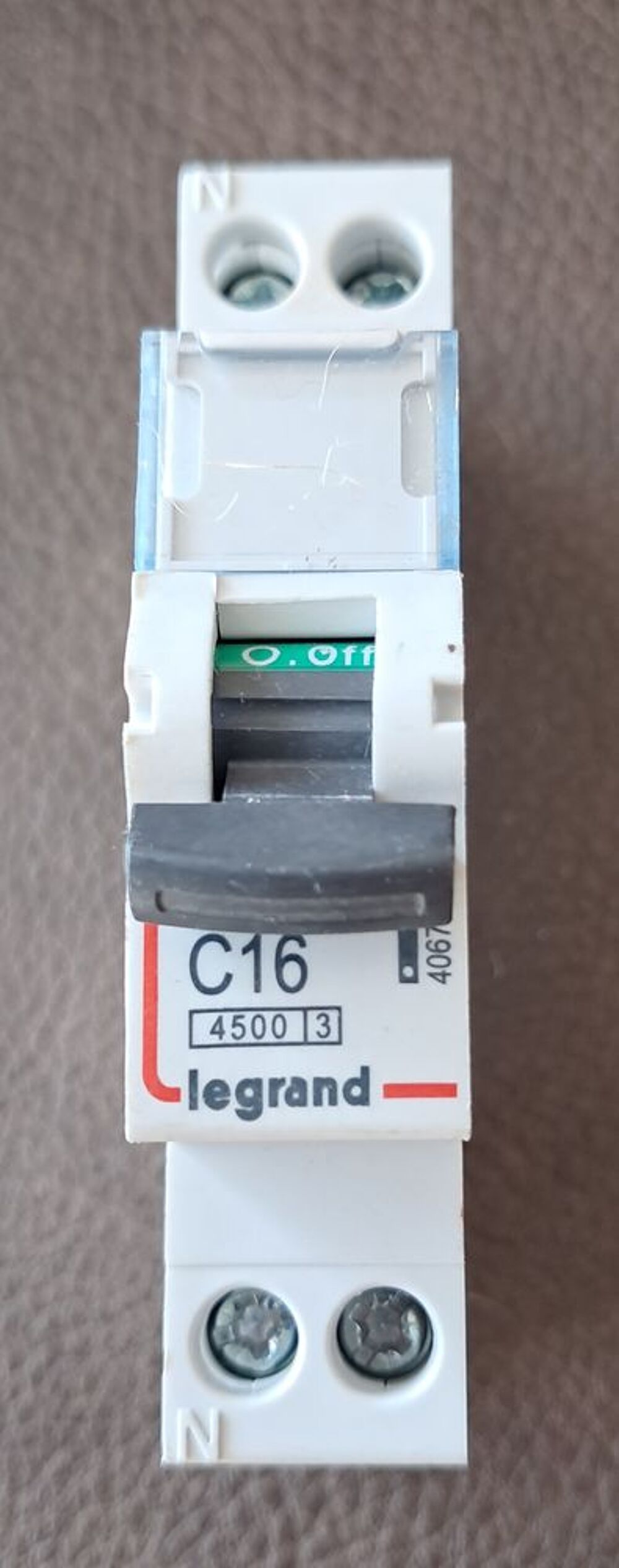 ce disjoncteur Legrand C16 (16 A) Bricolage