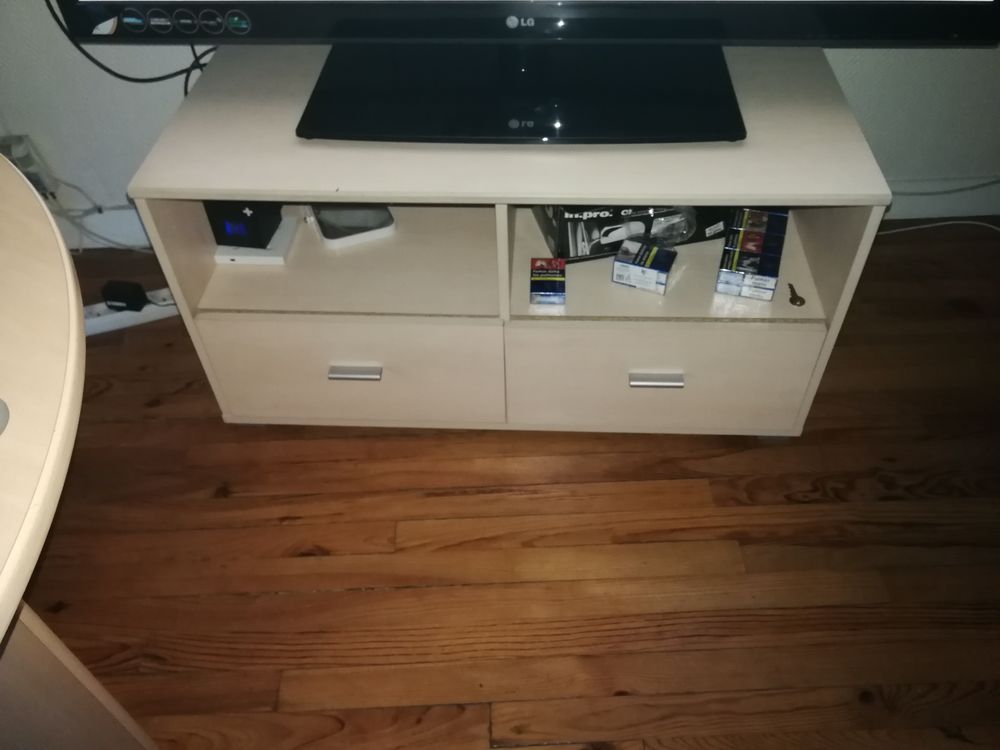 Meuble t&eacute;l&eacute; Meubles