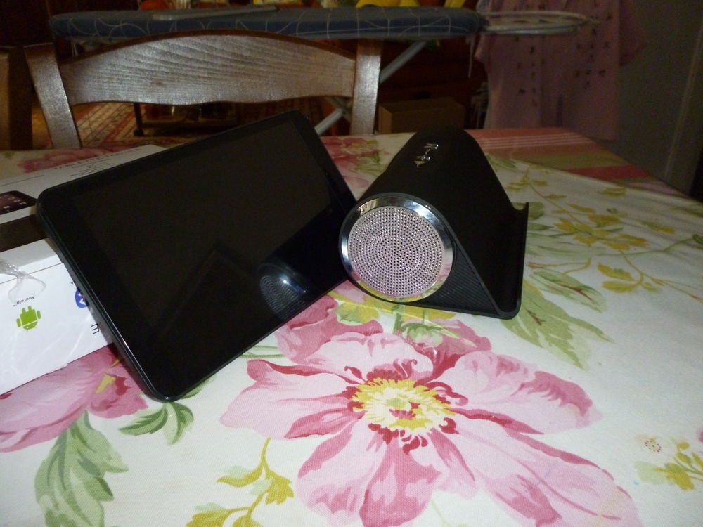 TABLETTE ET HAUT PARLEUR
12 POUCES Téléphones et tablettes