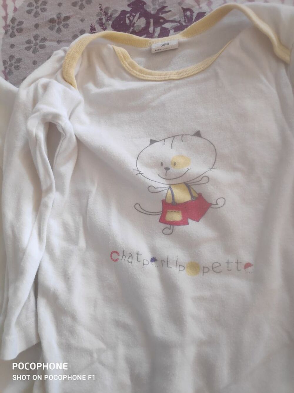 un ensemble de 2 bodies en 36 mois Vêtements enfants