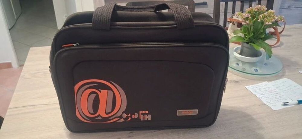 SACOCHE POUR ORDINATEUR PORTABLE Matériel informatique