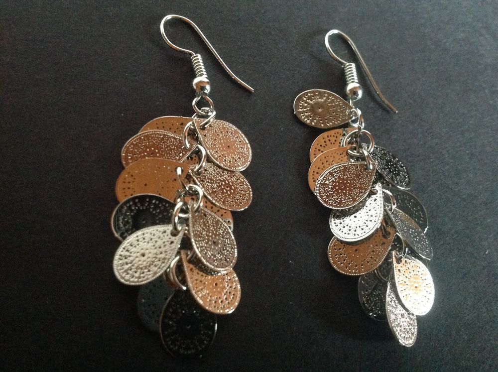 BOUCLES OREILLES ARGENT&Eacute; AMANDE GRAPPE Envoi Possible
Bijoux et montres