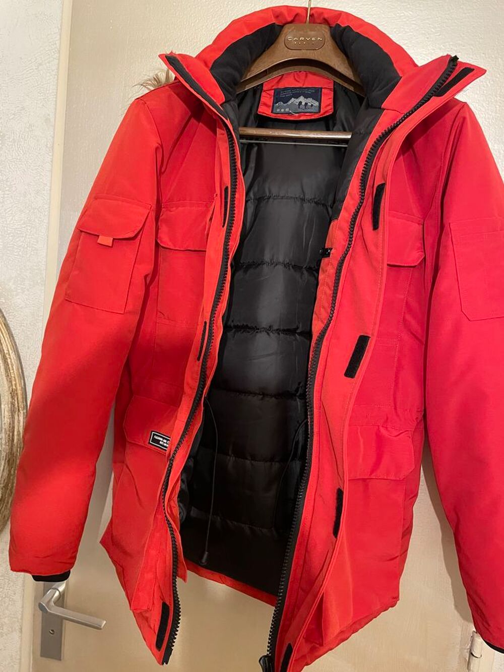 Parka homme de couleur rouge taille M avec capuche Vêtements
