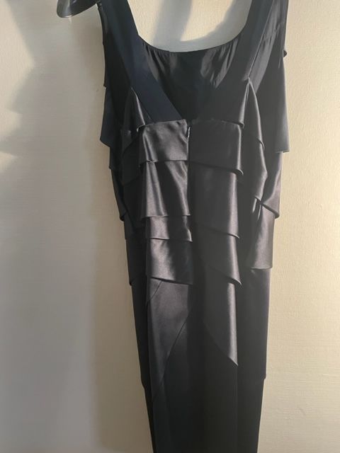 Robe Noire trs lgante Versace 
100 Bordeaux (33)