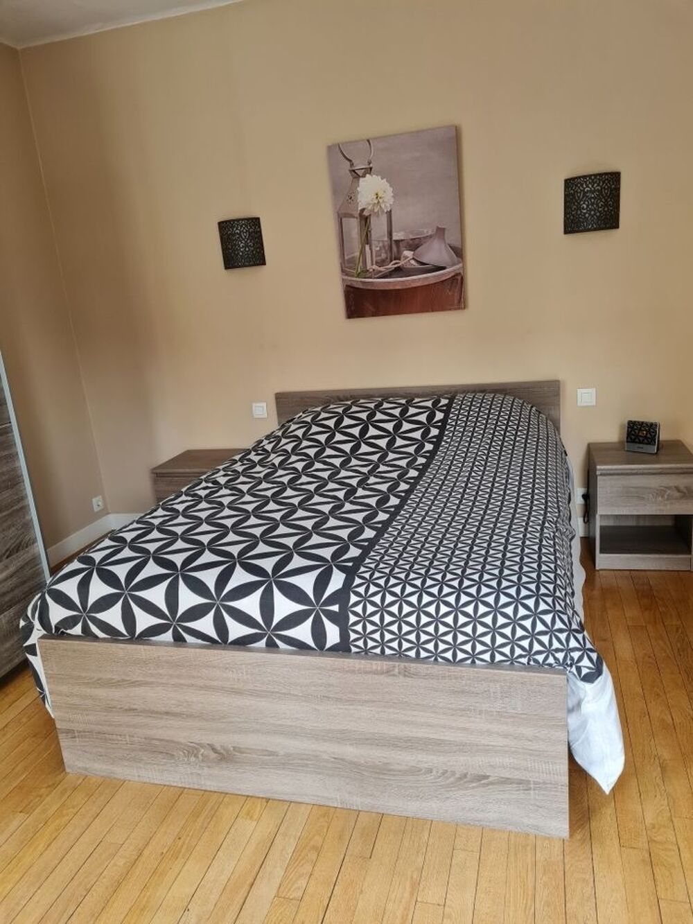 Lit 140 x 190 ch&ecirc;ne gris &eacute;tat neuf Meubles