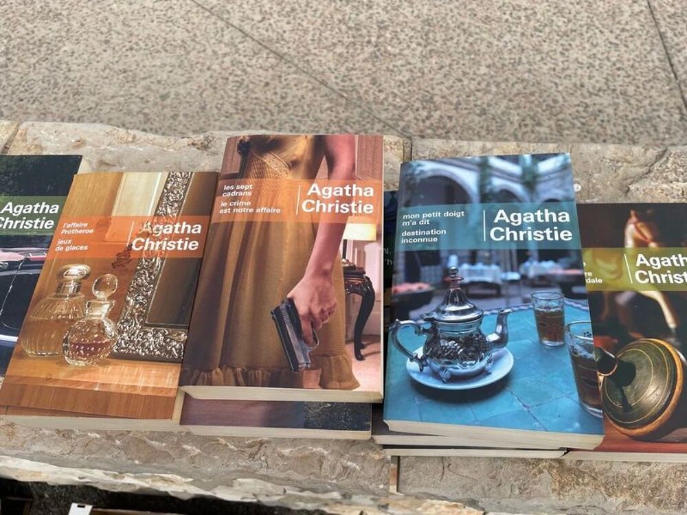 Agatha Christie, lot de 34 livres / 68 histoires Livres et BD