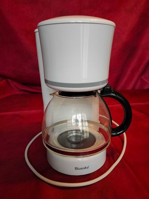 Cafeti�re �lectrique blanche 13 Avermes (03)