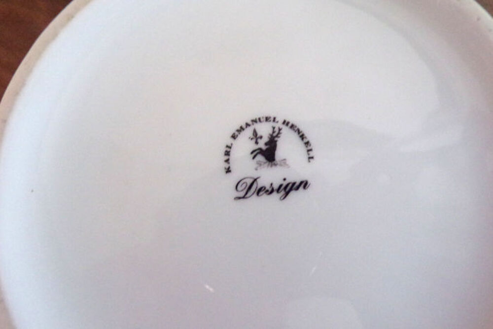 Pot vintage en porcelaine blanche sign&eacute; Karl Emanuel Henkell Décoration