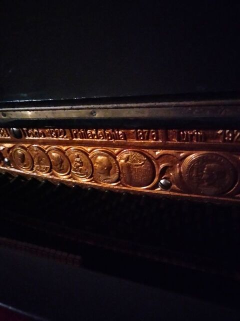 mon piano droit de concert de marque SEILER. 1000 Thouars (79)