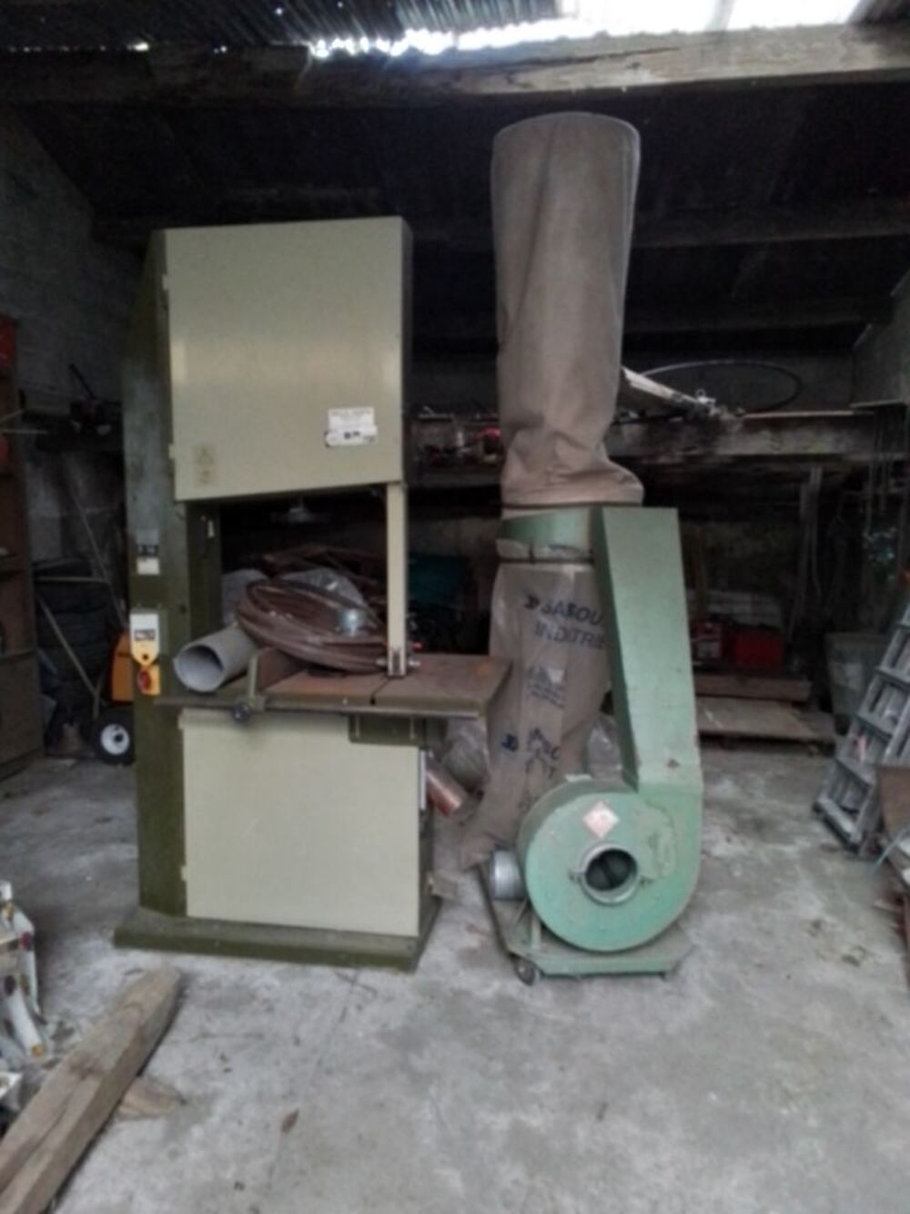   Scie à  bois à ruban + aspirateur 