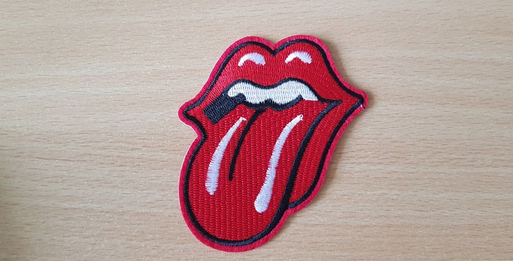 Ecusson brod&eacute; 
logo des rolling stones 
8,5x7,5 cm 
