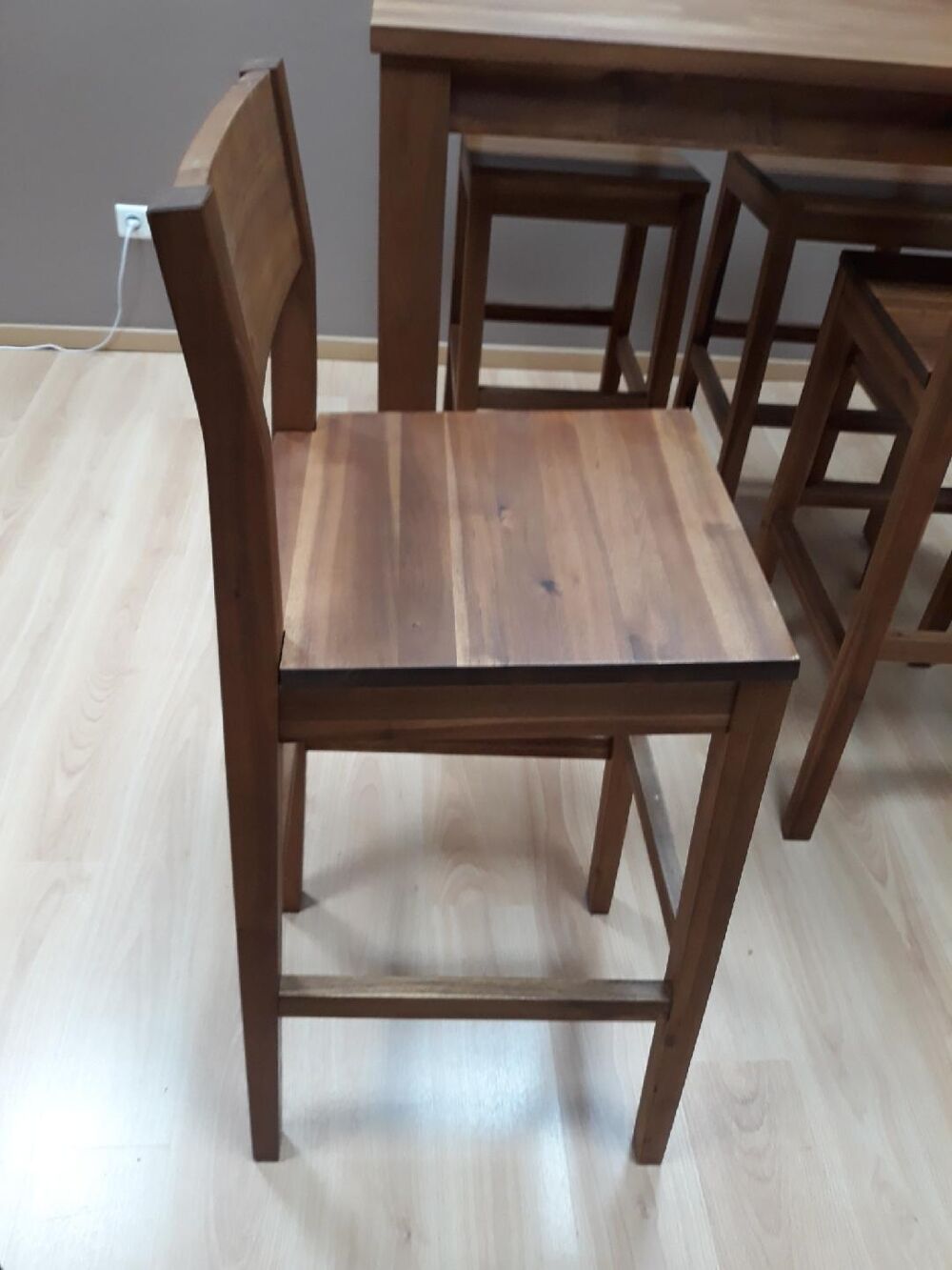 Table haute de bar et ses chaises en accacia Meubles