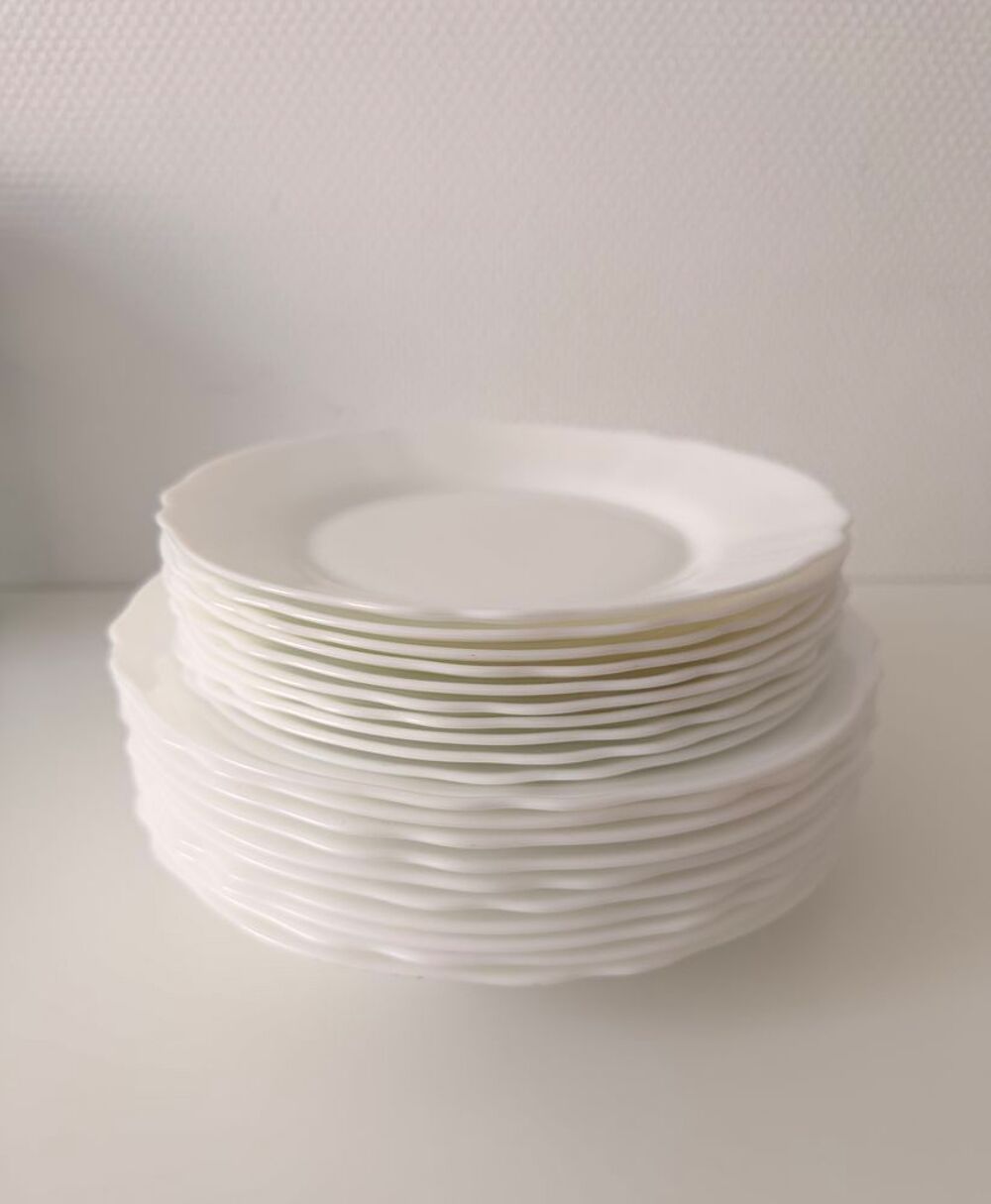 Lot de 10 assiettes creuses et 10 assiettes &agrave; dessert blanch Cuisine