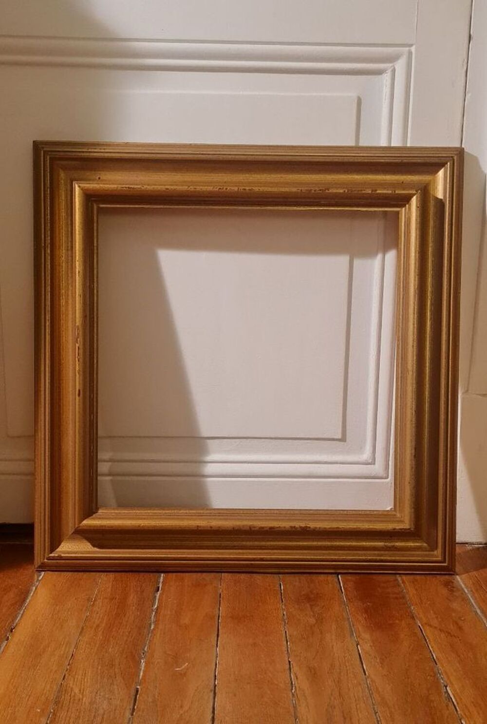 Cadre ancien en bois dor&eacute; D�coration