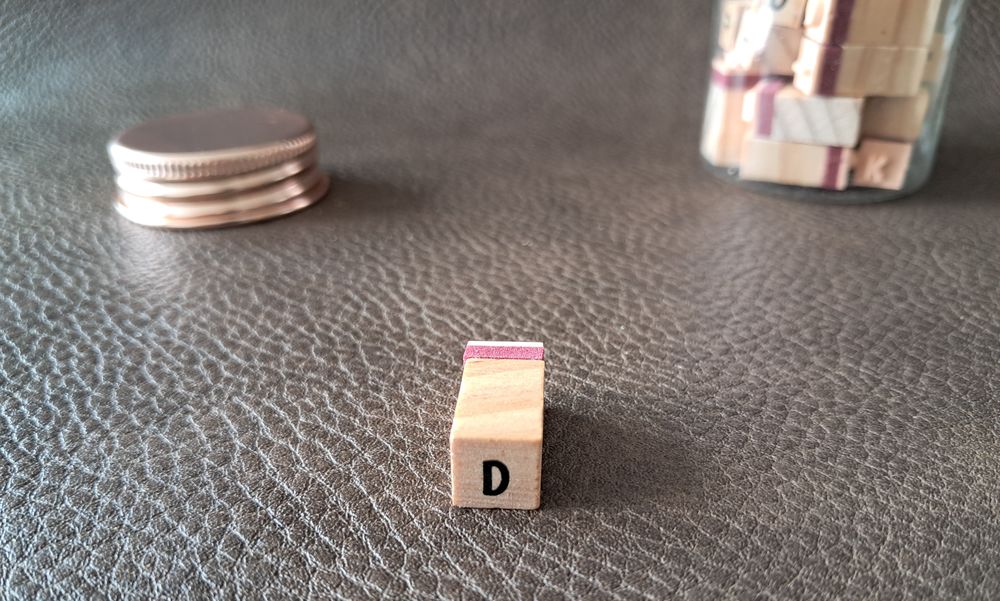 tampons encreurs des 26 lettres de l'alphabet + le tr&eacute;ma 
Jeux / jouets