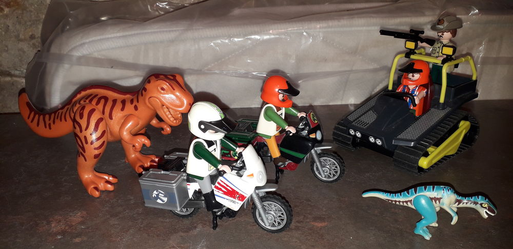 playmobils th&egrave;me chasseurs de dinosaures Jeux / jouets