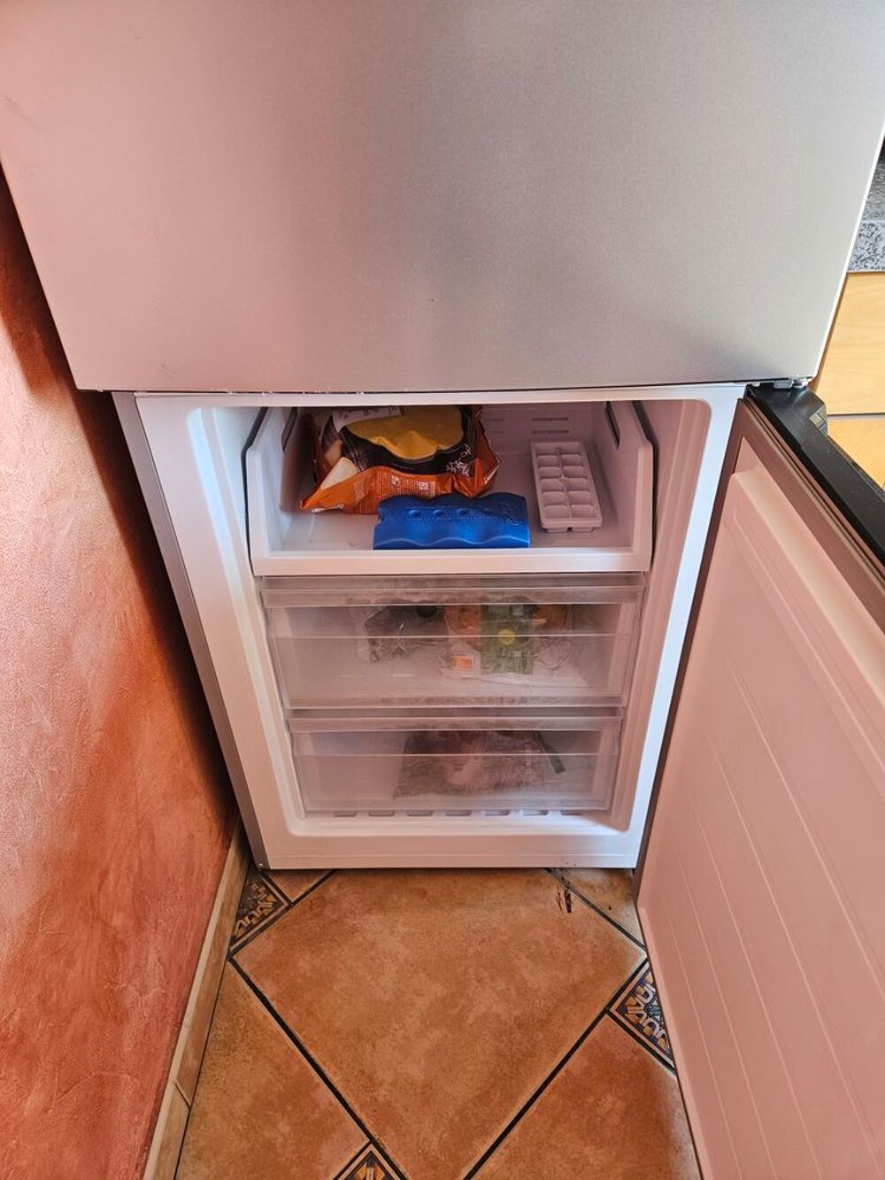 Combin&eacute; Refrigerateur et cong&eacute;lateur INDESIT Electroménager