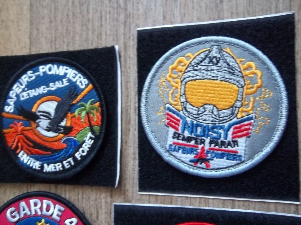 lot 4 &eacute;cussons sapeurs pompiers insignes collection 