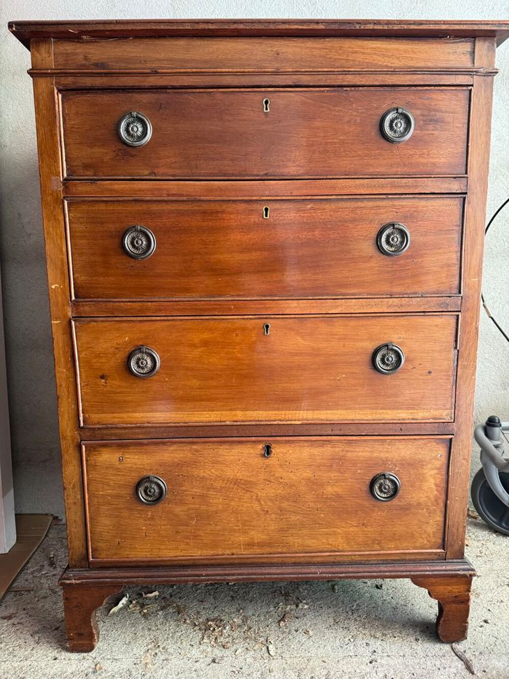 Deux commodes, vendues s&eacute;par&eacute;ment ou individuellement, Meubles
