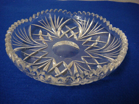 COUPELLE en CRISTAL
Signé ETZEL
16 cm de diamètre
3 cm de
5 Talange (57)