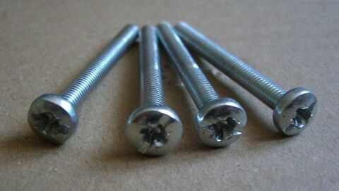 Boulons t�te cruciforme 5 x 45 neufs (lot de 4) 1 Balma (31)