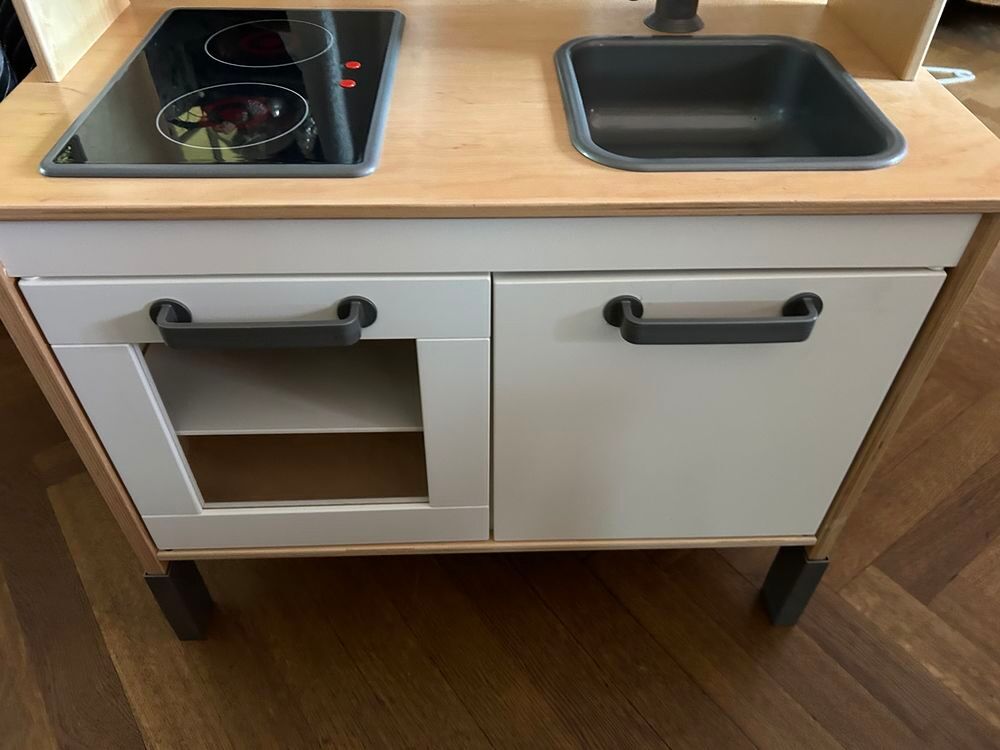 mini cuisine Duktig pour enfants de IKEA en bouleau id&eacute;al pour jouer aux top chefs dimensions hauteur 109 cm largeur 72 cm et profondeur 40 cm Jeux / jouets