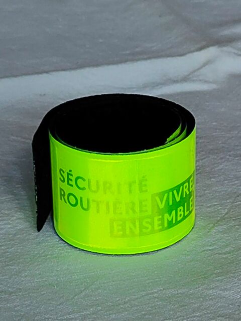 Bandeau fluo neuf pour poignet ou bras Avermes (03)