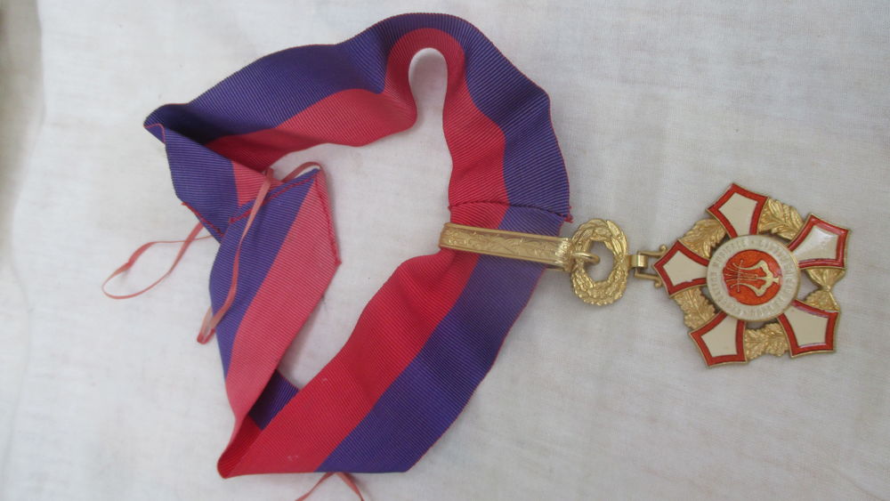 m&eacute;daille. 